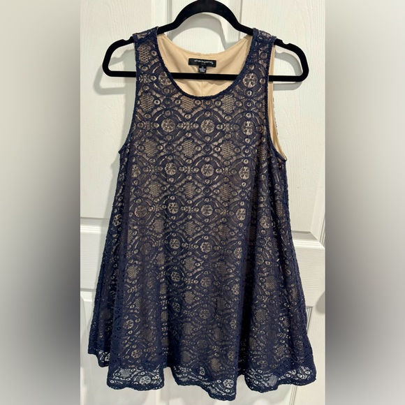 Sharagano Trap Lace A-Line Dress. Size 10. Navy/Nude. Flirty trapeze style. - Picture 2 of 5